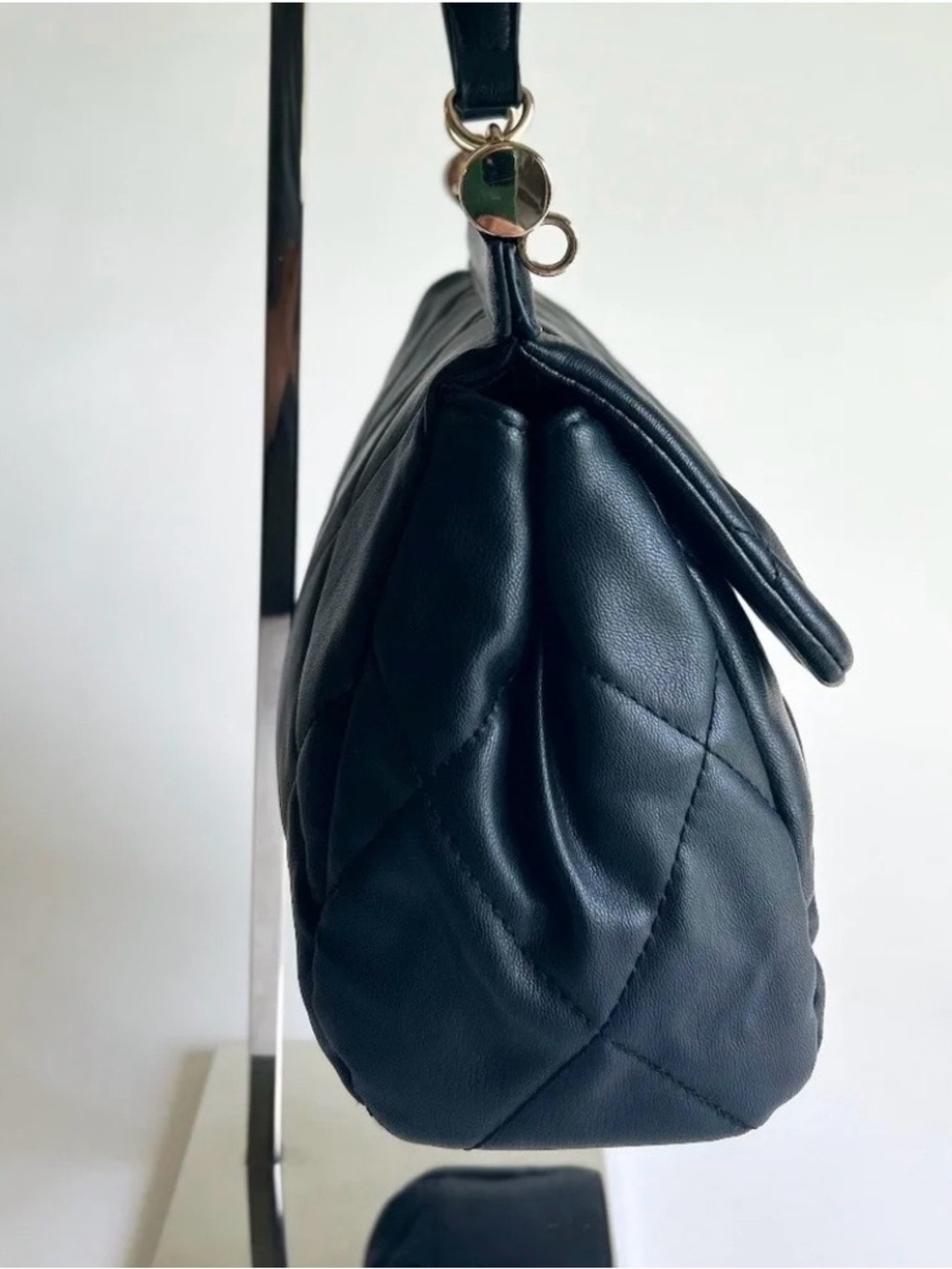 Bradgley Mischka Black Leather Quilted Handbag. - Picture 3 of 13